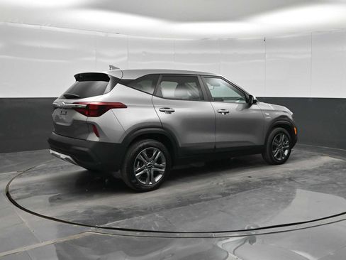 Used 2022 Kia Seltos LX AWD/4WD image 8