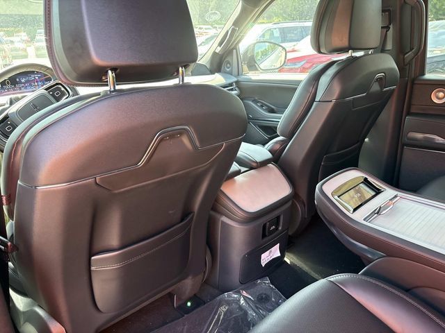 New 2027 Lincoln Navigator Reserve w/ Jet Appearance Package AWD/4WD image 16