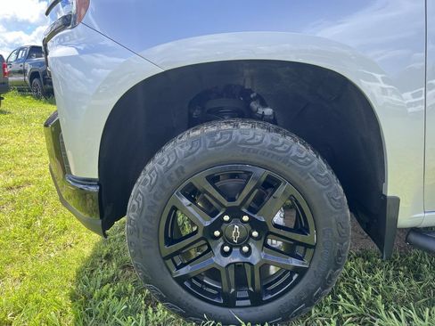 Used 2021 Chevrolet Silverado 1500 LT Trail Boss w/ Convenience Package II AWD/4WD image 16
