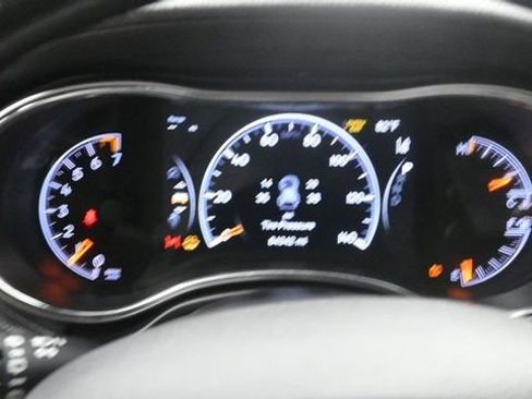 Used 2019 Jeep Grand Cherokee Overland AWD/4WD image 18
