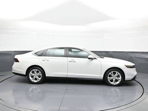 Certified 2023 Honda Accord LX image 5