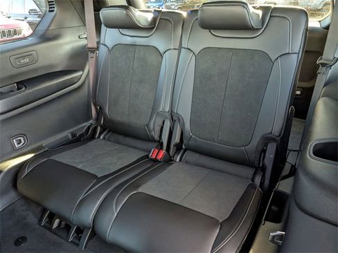 New 2025 Jeep Grand Cherokee L Altitude image 30