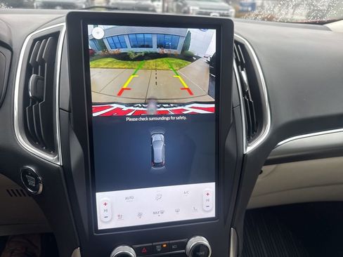 Certified 2022 Ford Edge Titanium w/ Class II Trailer Tow Package image 24