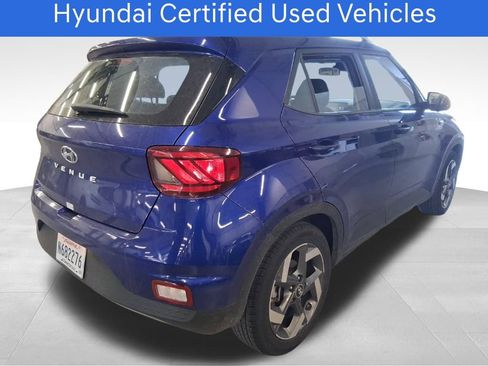 Certified 2025 Hyundai Venue SEL image 4