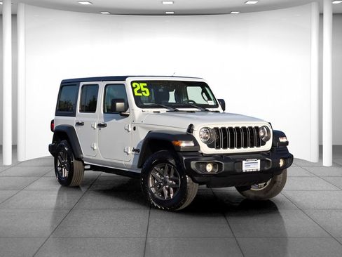 Used 2025 Jeep Wrangler Unlimited Sport AWD/4WD image 2