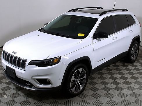 Used 2022 Jeep Cherokee Limited w/ Elite Package image 3