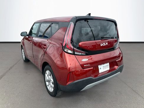 Used 2023 Kia Soul LX w/ LX Technology Package FWD image 5