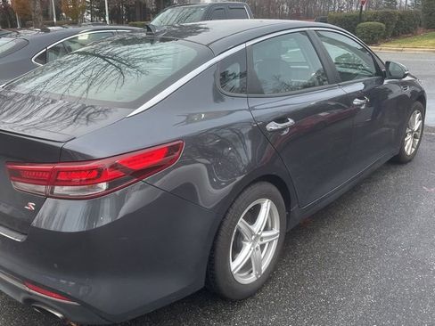 Certified 2018 Kia Optima S image 3
