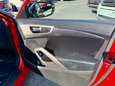 Used 2013 Hyundai Veloster FWD image 27