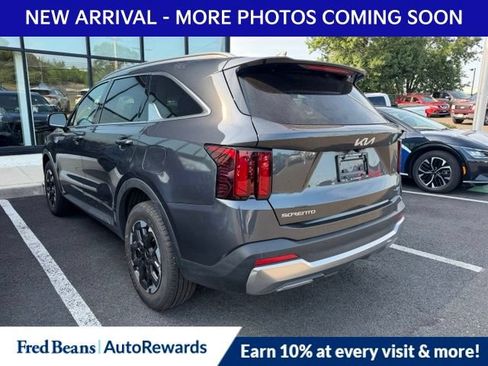 Used 2024 Kia Sorento S w/ Panoramic Sunroof Package AWD/4WD image 5