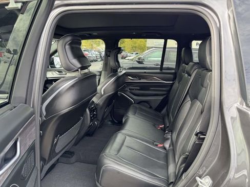 Certified 2022 Jeep Grand Cherokee Overland w/ Luxury Tech Group IV image 6