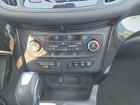Used 2019 Ford Escape Titanium AWD/4WD image 36