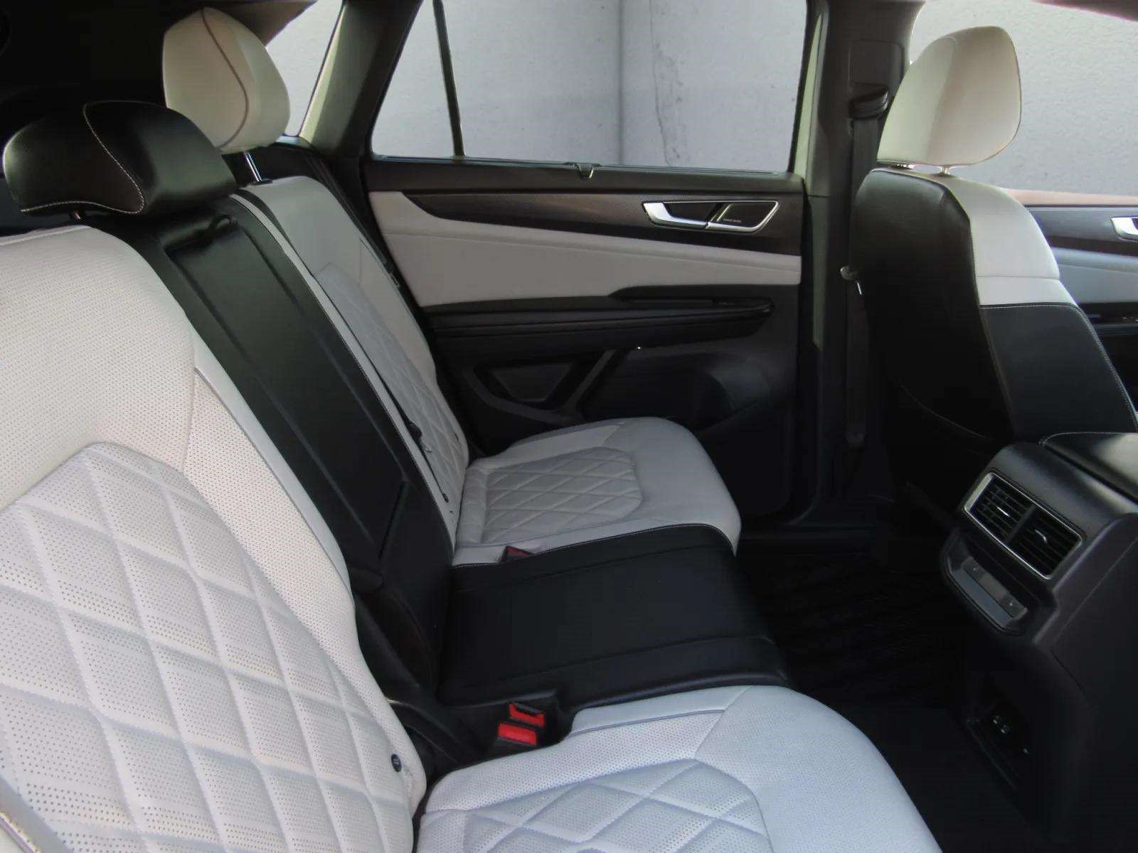 Used 2024 Volkswagen Atlas Cross Sport SEL Premium R-Line AWD/4WD image 11