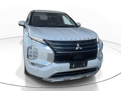 Used 2024 Mitsubishi Outlander 4WD Plug-In Hybrid image 4