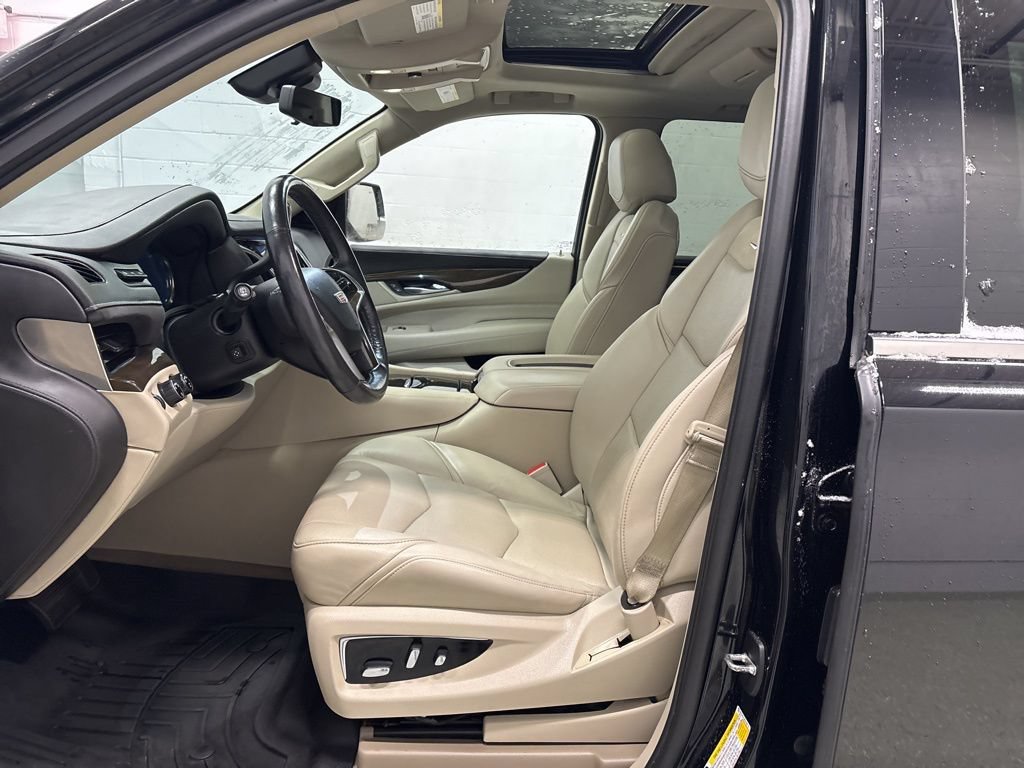 Used 2020 Cadillac Escalade Premium Luxury AWD/4WD image 9