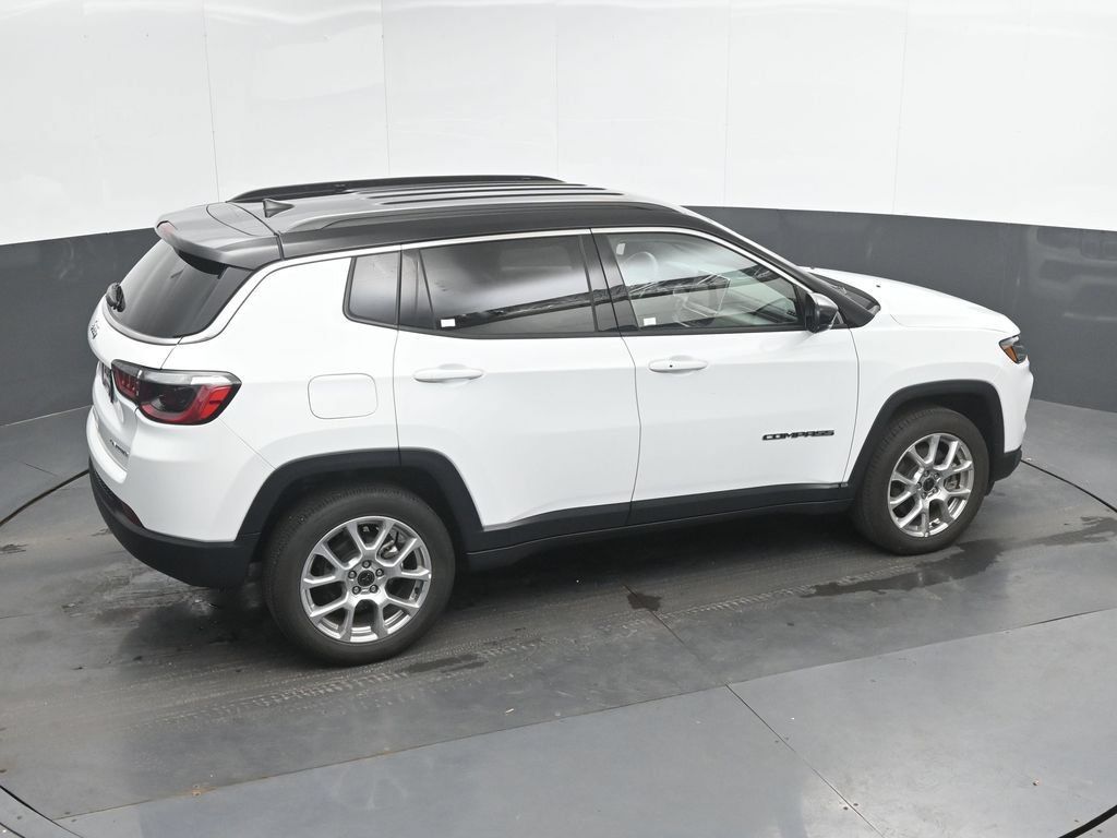 Used 2025 Jeep Compass Limited AWD/4WD image 31
