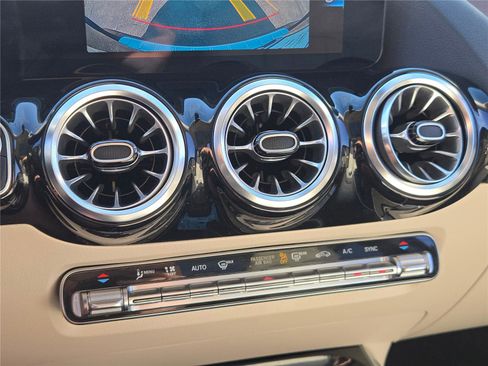 Used 2023 Mercedes-Benz GLA 250 4MATIC w/ Premium Package image 31