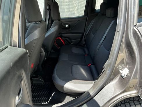 Used 2018 Jeep Renegade Trailhawk AWD/4WD image 19