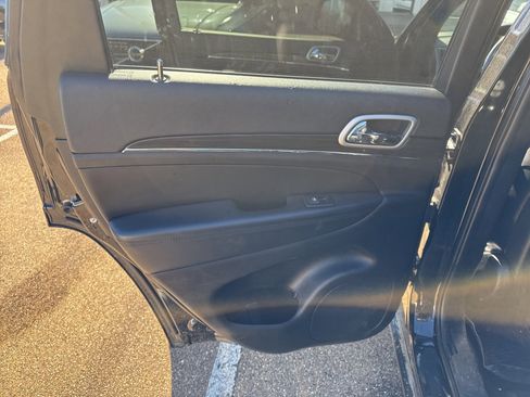 Used 2022 Jeep Grand Cherokee Limited w/ Tech Group image 12