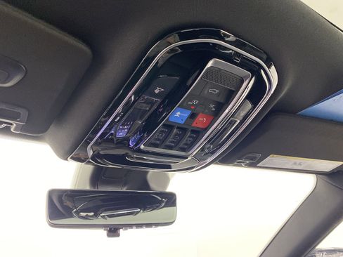 Used 2023 Jeep Grand Cherokee Overland w/ Luxury Tech Group IV AWD/4WD image 28