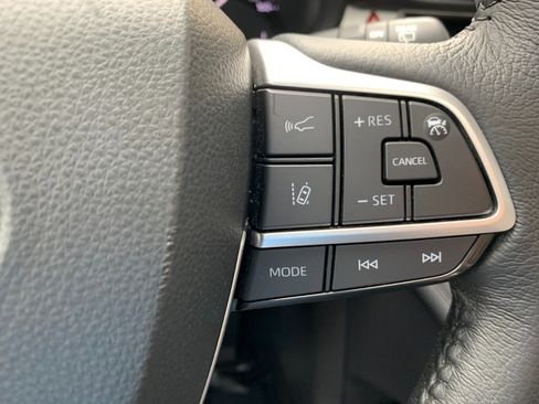 Used 2022 Toyota Sienna XLE image 17