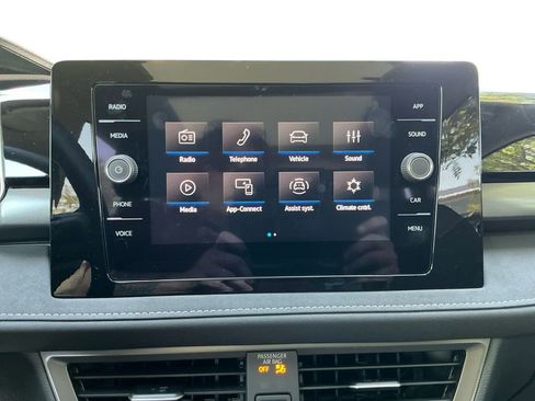 New 2025 Volkswagen Taos SE image 17