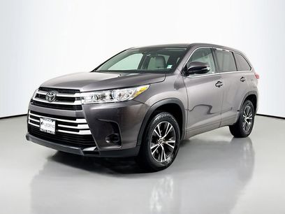 Used 2017 Toyota Highlander LE