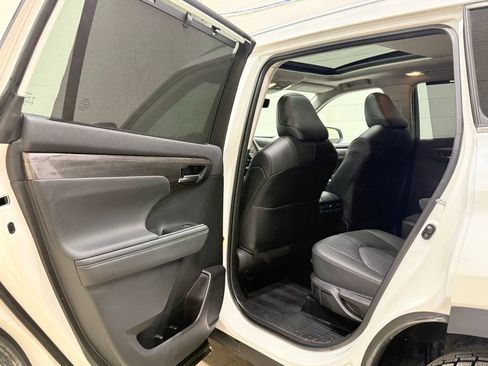 Used 2022 Toyota Highlander Limited image 35