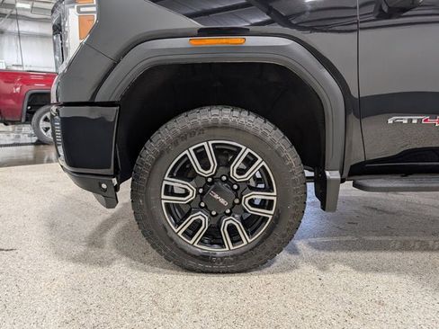 Used 2021 GMC Sierra 2500 AT4 w/ AT4 Premium Plus Package AWD/4WD image 13