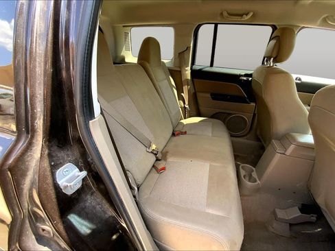 Used 2014 Jeep Patriot Latitude FWD image 20