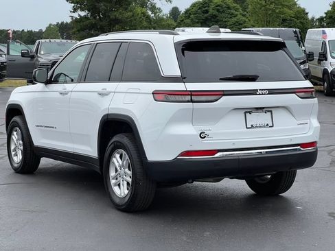 Used 2023 Jeep Grand Cherokee Laredo w/ Luxury Tech Group I AWD/4WD image 10