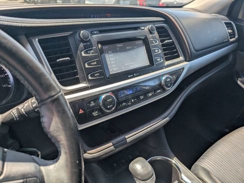 Used 2015 Toyota Highlander Plus AWD/4WD image 19