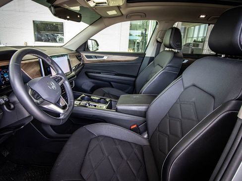 Certified 2024 Volkswagen Atlas SE FWD image 23