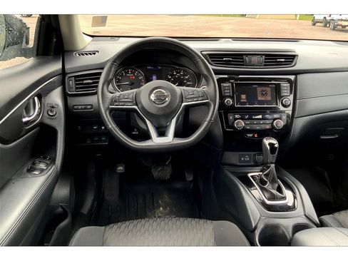 Used 2018 Nissan Rogue SV image 5