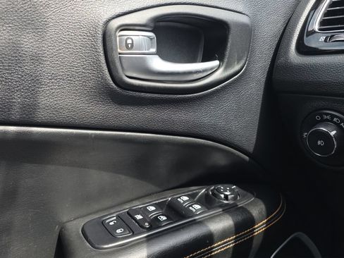 Used 2019 Jeep Compass Limited AWD/4WD image 10