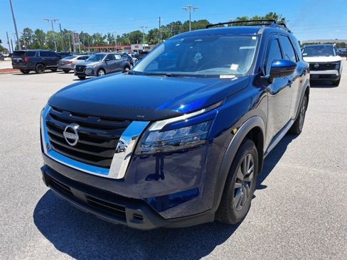 Used 2024 Nissan Pathfinder SV w/ Lighting Package (N92) FWD image 2