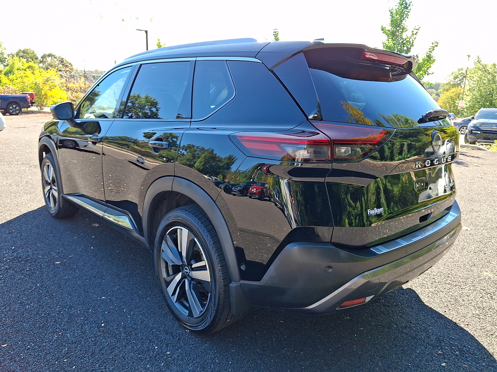 Certified 2023 Nissan Rogue SL w/ SL Premium Package AWD/4WD image 4