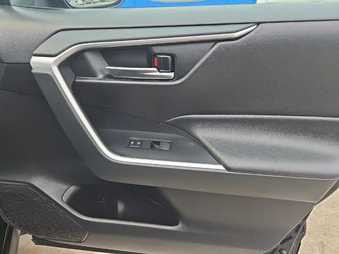 Used 2021 Toyota RAV4 XLE image 32