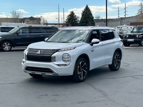 Used 2025 Mitsubishi Outlander 4WD Plug-In Hybrid image 8