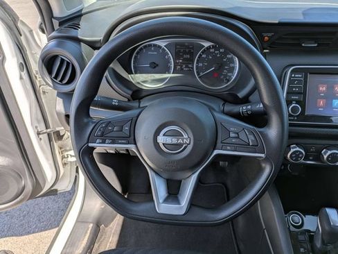 Used 2022 Nissan Kicks S FWD image 9