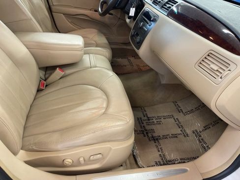 Used 2011 Buick Lucerne CXL w/ Driver Confidence Package image 29