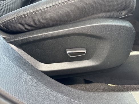 Used 2017 Ford Explorer XLT image 42