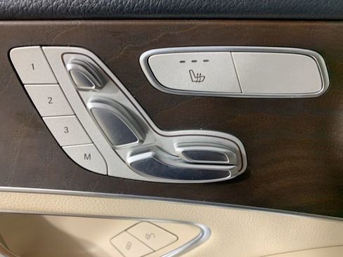 Used 2019 Mercedes-Benz GLC 300 4MATIC image 17