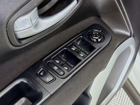 Used 2019 Jeep Renegade Latitude image 20