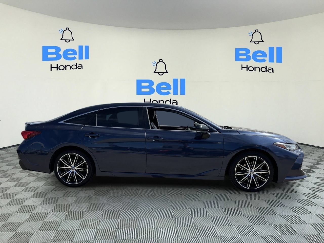 Used 2019 Toyota Avalon Touring w/ Advanced Safety Package FWD image 5