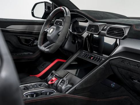 Used 2024 Lamborghini Urus Performante AWD/4WD image 38