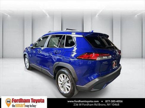 Certified 2022 Toyota Corolla Cross LE image 6