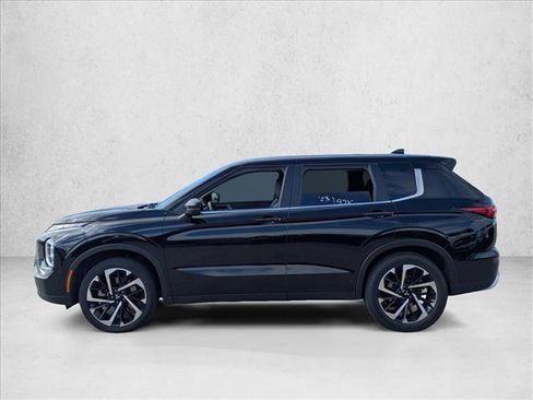 Used 2023 Mitsubishi Outlander SE image 7