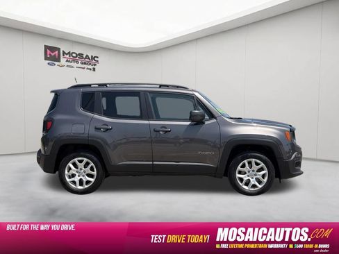 Used 2017 Jeep Renegade Latitude w/ Popular Equipment Group AWD/4WD image 8