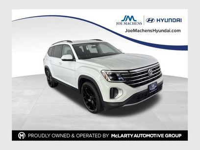 Used 2024 Volkswagen Atlas SE w/ Black Wheel Package